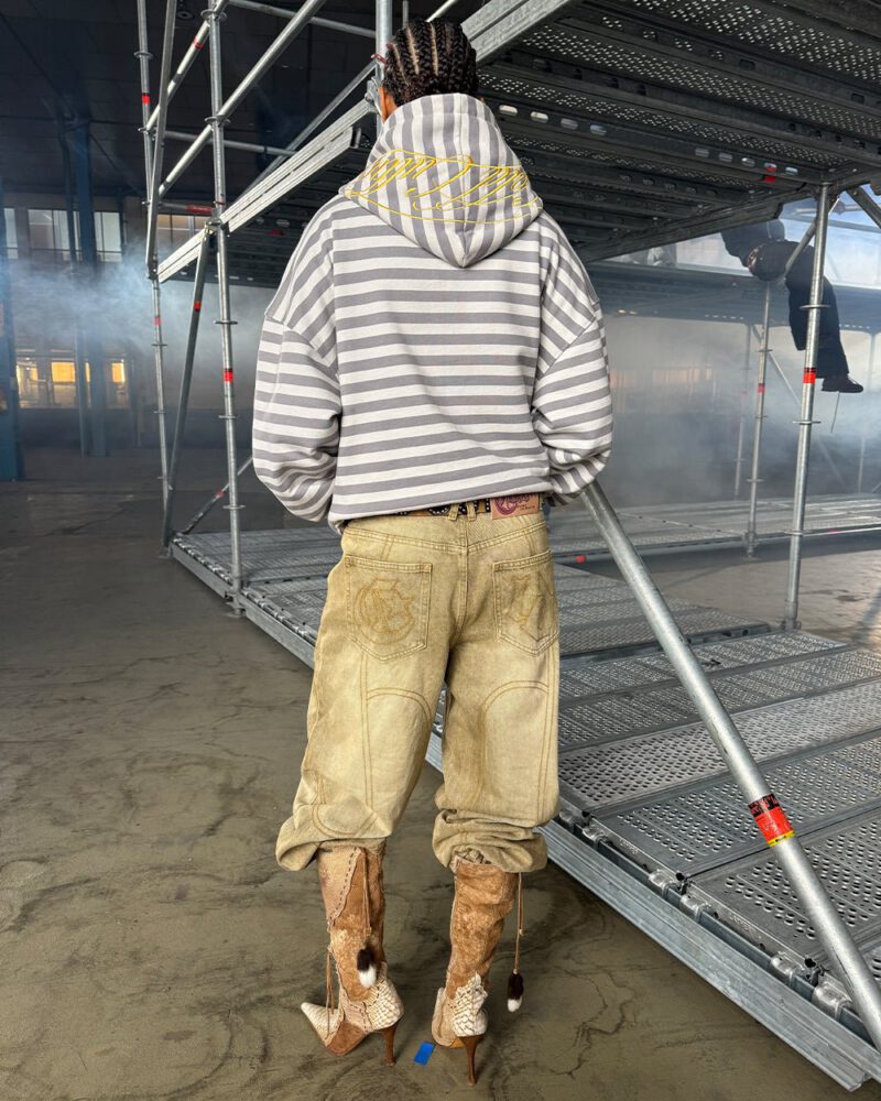 bumble-bee-hoodie-dark-grey-7539766.jpg bumble-bee-hoodie-dark-grey-7539766.jpg