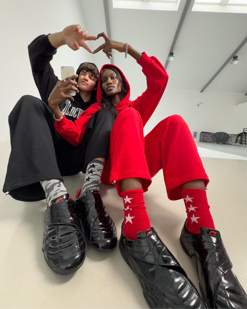 cold-hook-sneaker-black-3527878.jpg cold-hook-sneaker-black-3527878.jpg