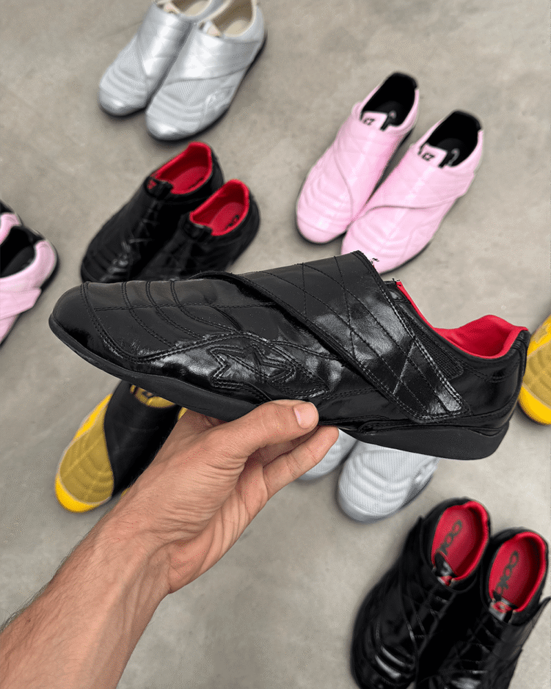 cold-hook-sneaker-black-4688310.png cold-hook-sneaker-black-4688310.png