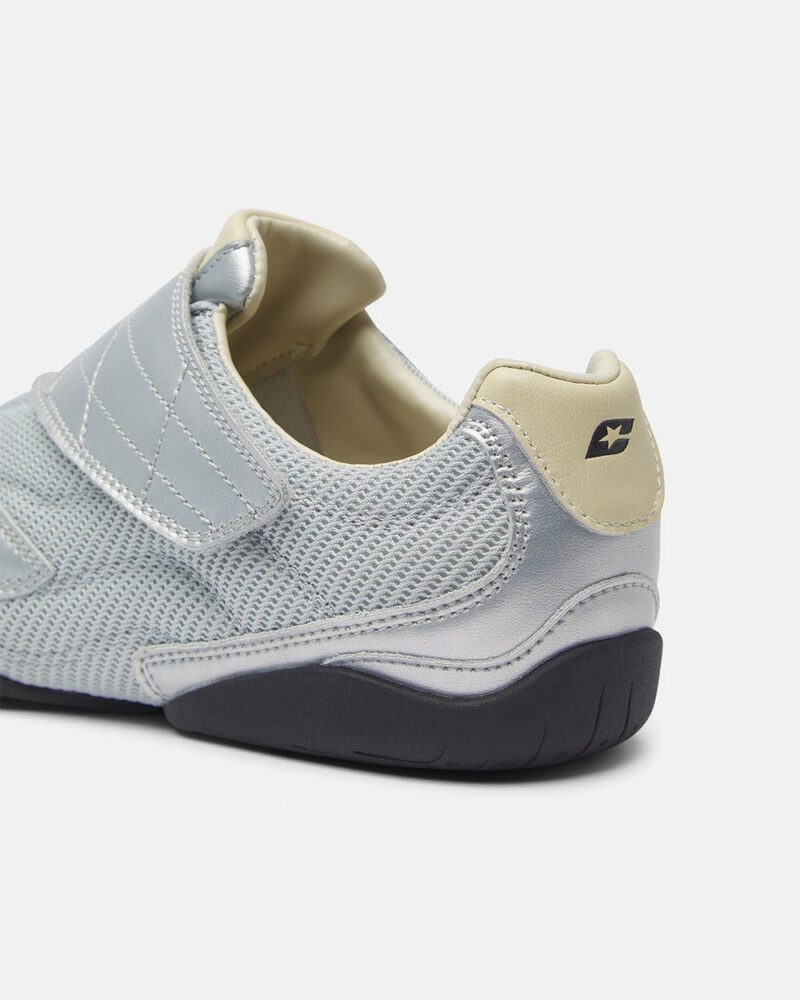 cold-hook-sneaker-silver-2516649.jpg cold-hook-sneaker-silver-2516649.jpg