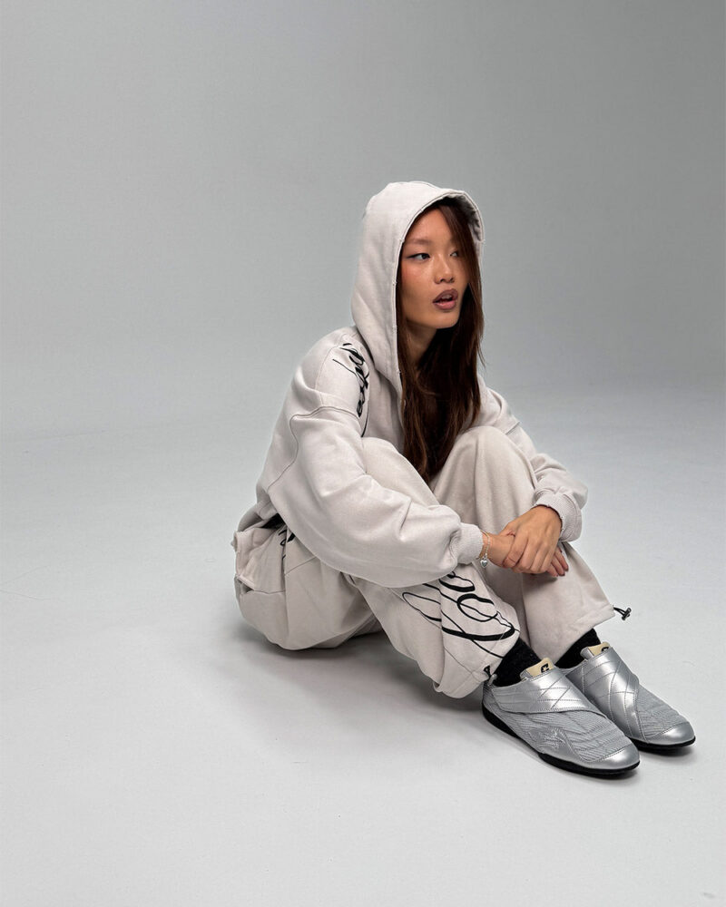 cold-hook-sneaker-silver-7519361.jpg cold-hook-sneaker-silver-7519361.jpg
