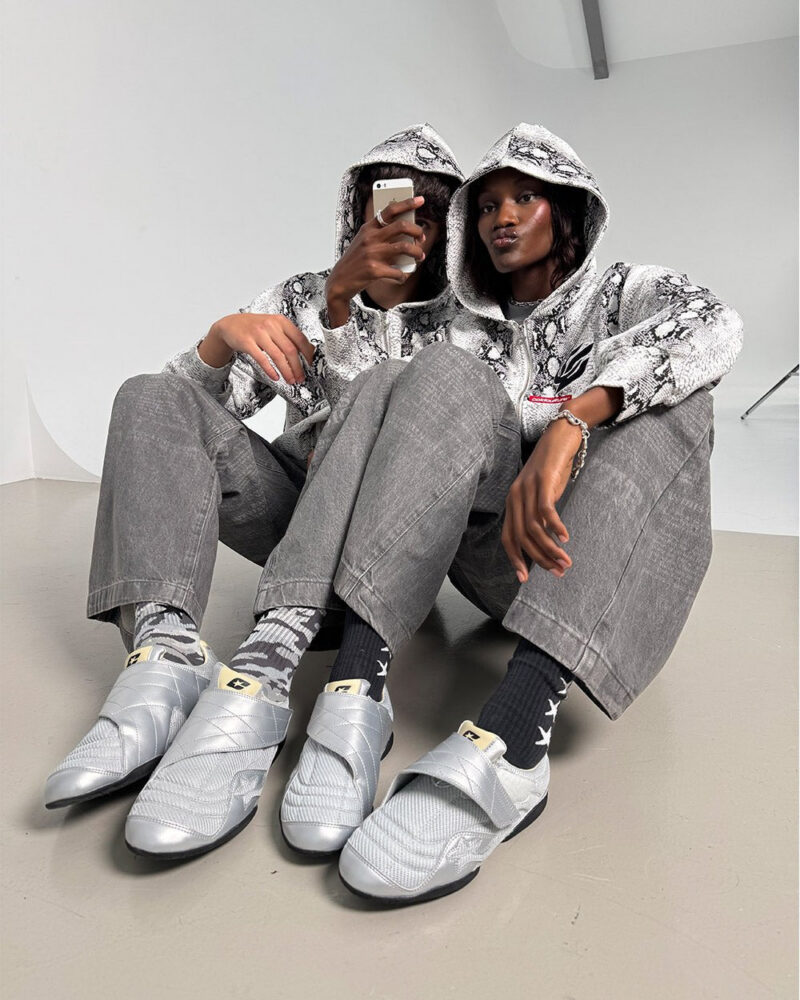 cold-hook-sneaker-silver-8652432.jpg cold-hook-sneaker-silver-8652432.jpg