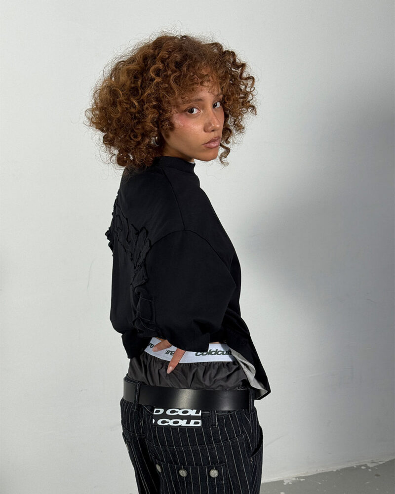 distress-curved-longsleeve-black-2398541.jpg distress-curved-longsleeve-black-2398541.jpg