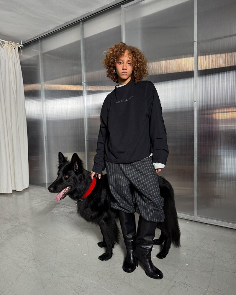 distress-curved-longsleeve-black-5504767.jpg distress-curved-longsleeve-black-5504767.jpg