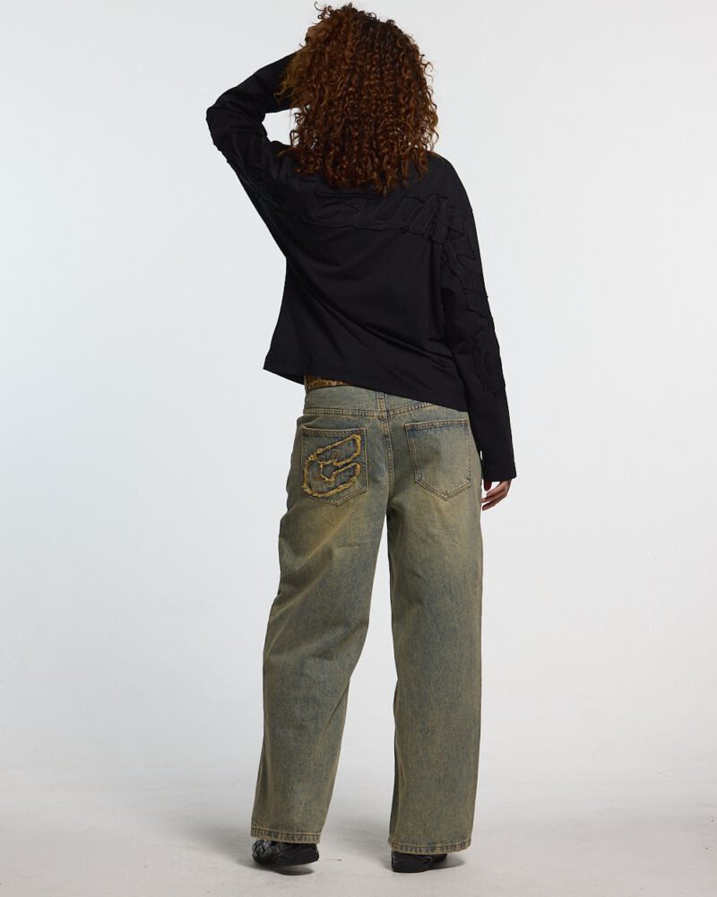 distress-curved-longsleeve-black-9854401.jpg distress-curved-longsleeve-black-9854401.jpg