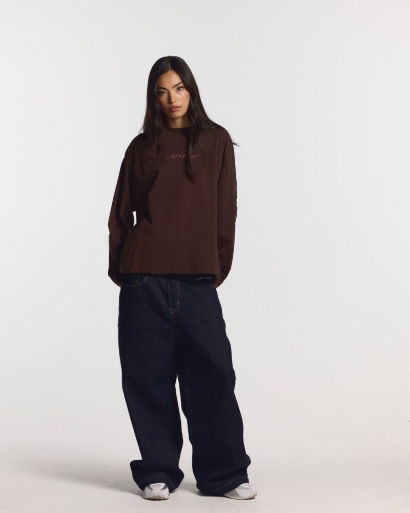 distress-curved-longsleeve-brown-1446331.jpg distress-curved-longsleeve-brown-1446331.jpg