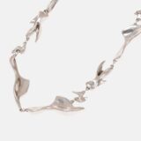 fins-necklace-wide-4042214.jpg