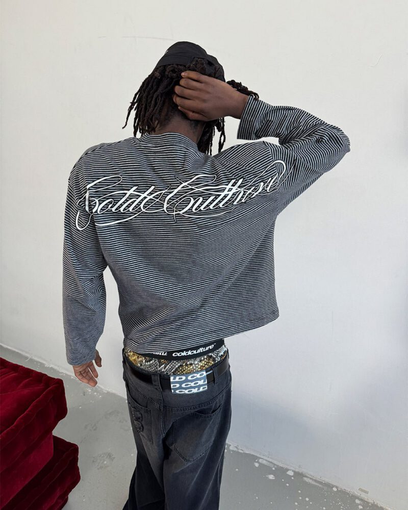 script-stripes-longsleeve-black-2945916.jpg script-stripes-longsleeve-black-2945916.jpg