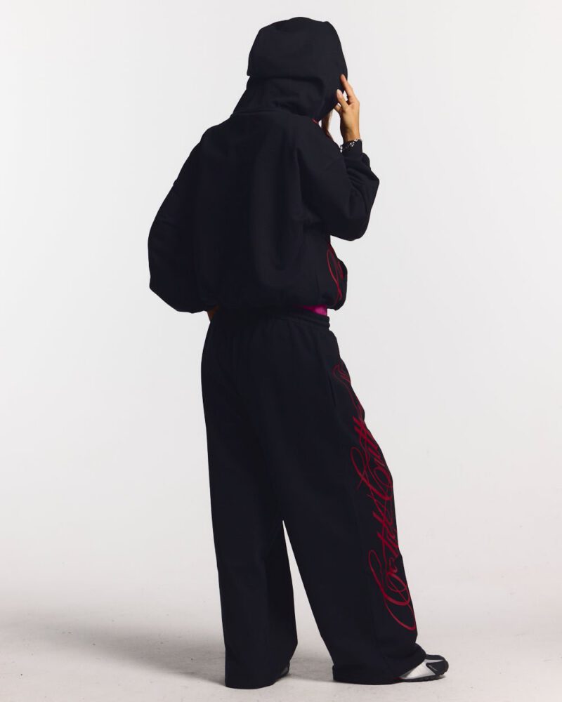 script-sweatpants-black-9639150.jpg script-sweatpants-black-9639150.jpg