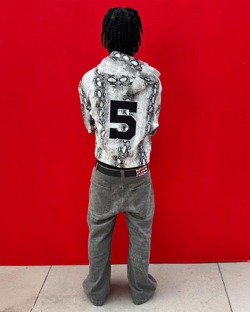 snake-zip-hoodie-white-black-1662779.jpg snake-zip-hoodie-white-black-1662779.jpg