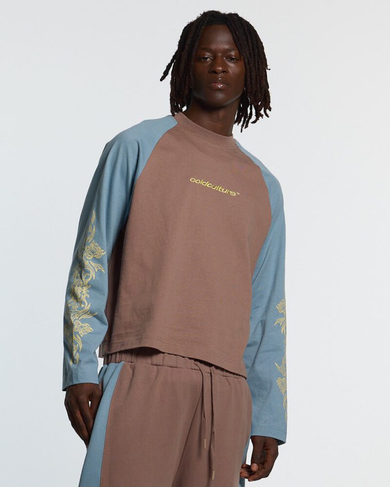 tribal-longsleeve-brown-blue-7584027.jpg tribal-longsleeve-brown-blue-7584027.jpg