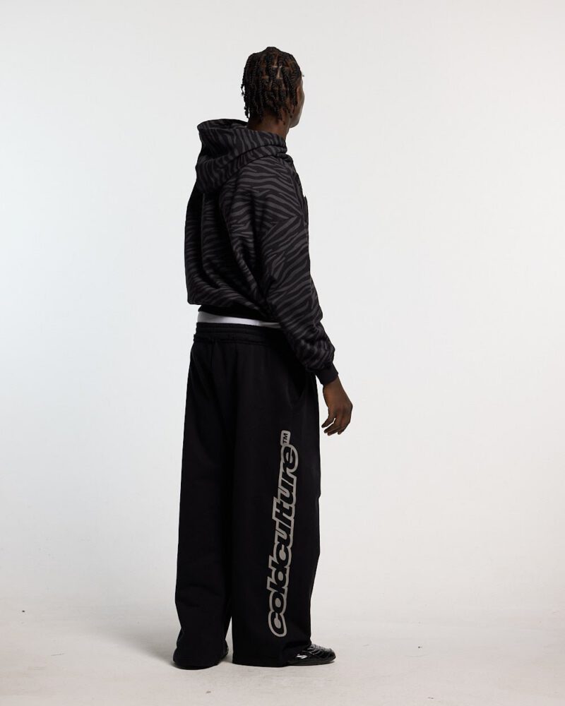 zebra-hoodie-black-1075796.jpg zebra-hoodie-black-1075796.jpg